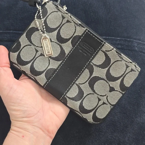 Coach | Signature Canvas Pouch - Picture 3 of 7